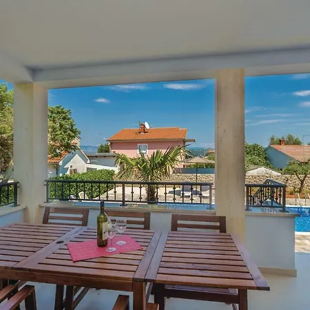 Three-bedroom Holiday In Porat * Porat