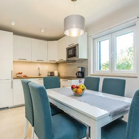 Three-bedroom Holiday In Porat