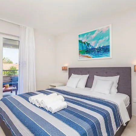 Three-bedroom Holiday In Porat * Porat