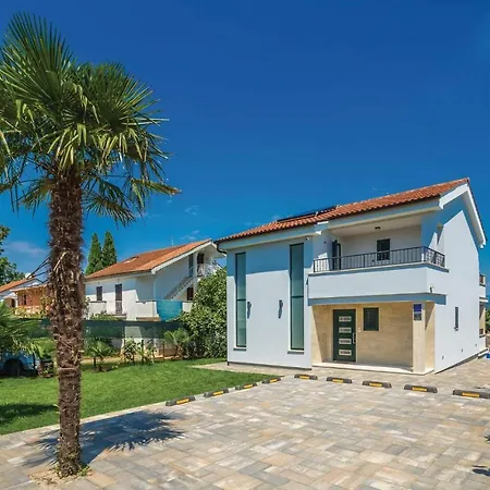 Nyaraló Three-bedroom Holiday In Porat