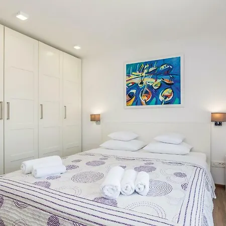 Nyaraló Three-bedroom Holiday In Porat