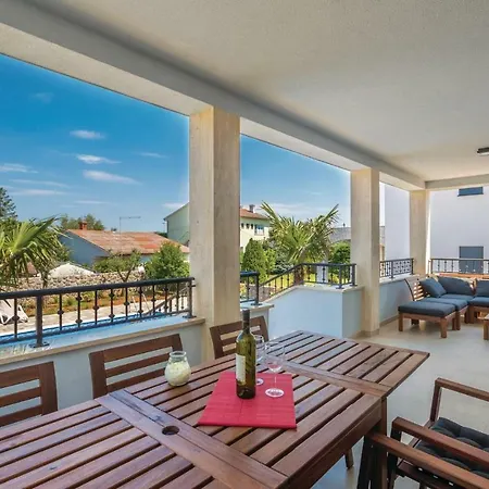 Three-bedroom Holiday In Porat * Porat