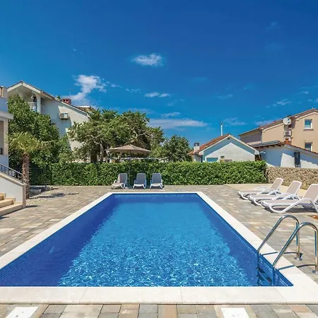 Three-bedroom Holiday In Porat Porat
