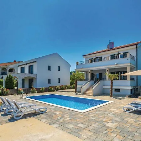 Three-bedroom Holiday In Porat * Porat