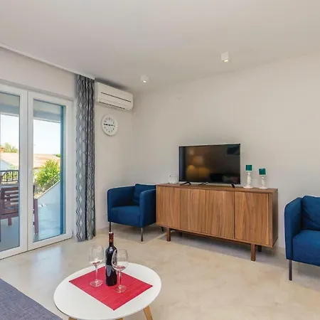 Nyaraló Three-bedroom Holiday In Porat Porat