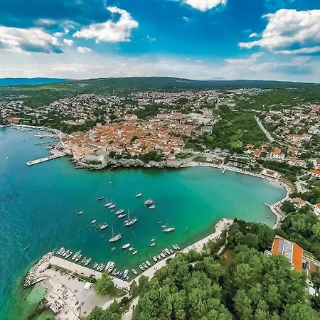 Three-bedroom Holiday In Porat *