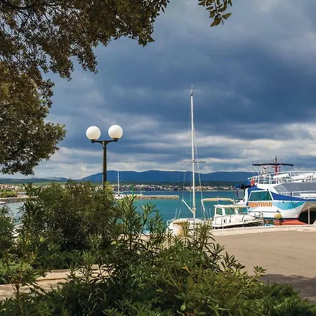 Three-bedroom Holiday In Porat Holiday home Porat (Krk)