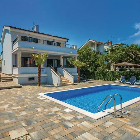 Three-bedroom Holiday In Porat Holiday home